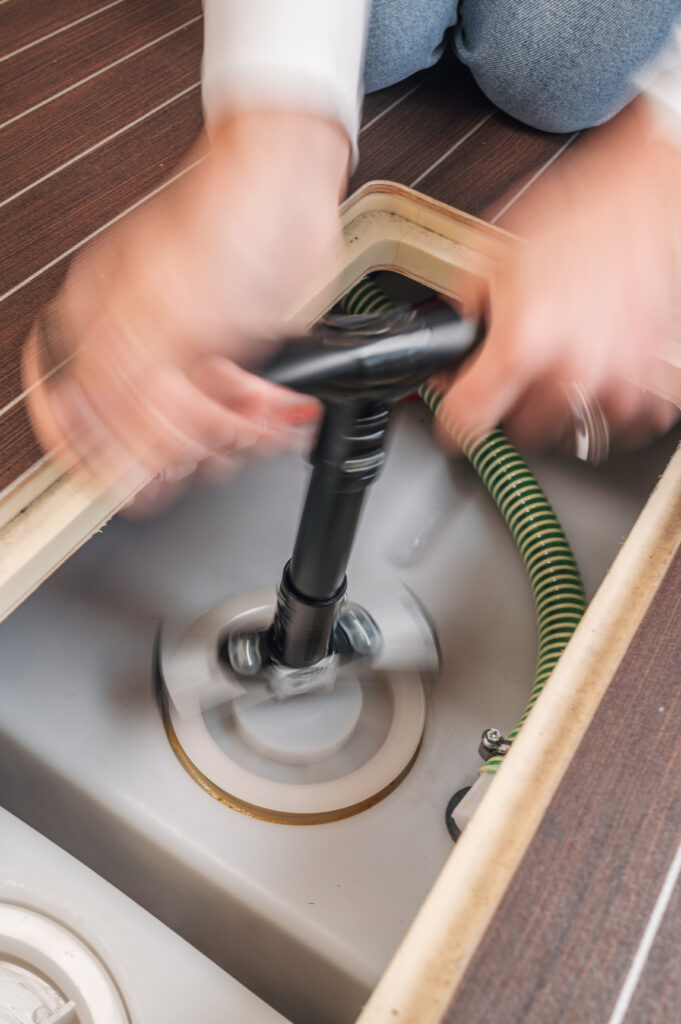 Die Lösung! AquaKey – Einfaches Aufschrauben von Wassertang Verschlüssen beim Wohnmobil.
Camping made simple!